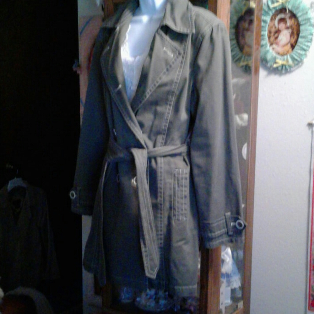 NWT, Vintage, NY & Company CUTE,Army Green,Midi Trench Coat with White  Trim💚🤍